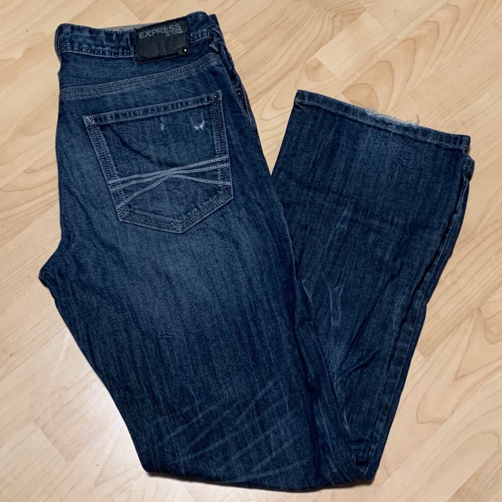 Men’s Express Jeans Classic Distressed Fade 33x32